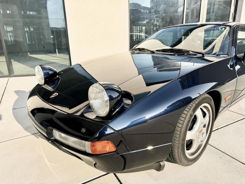 1992 Porsche 928 - 19