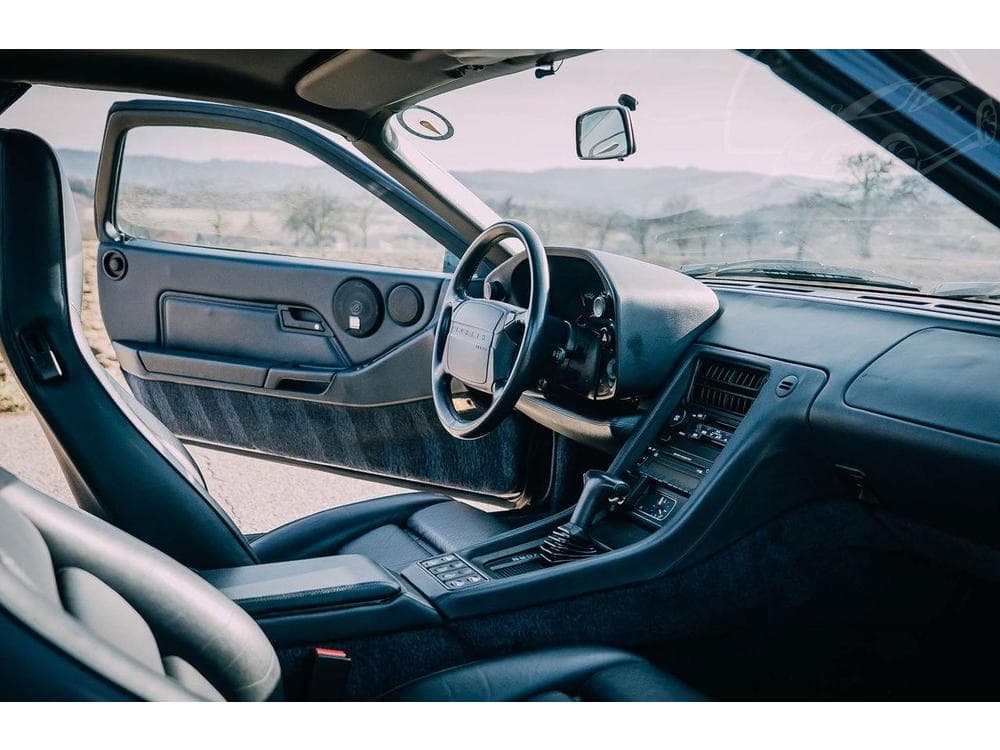 1992 Porsche 928 - 40