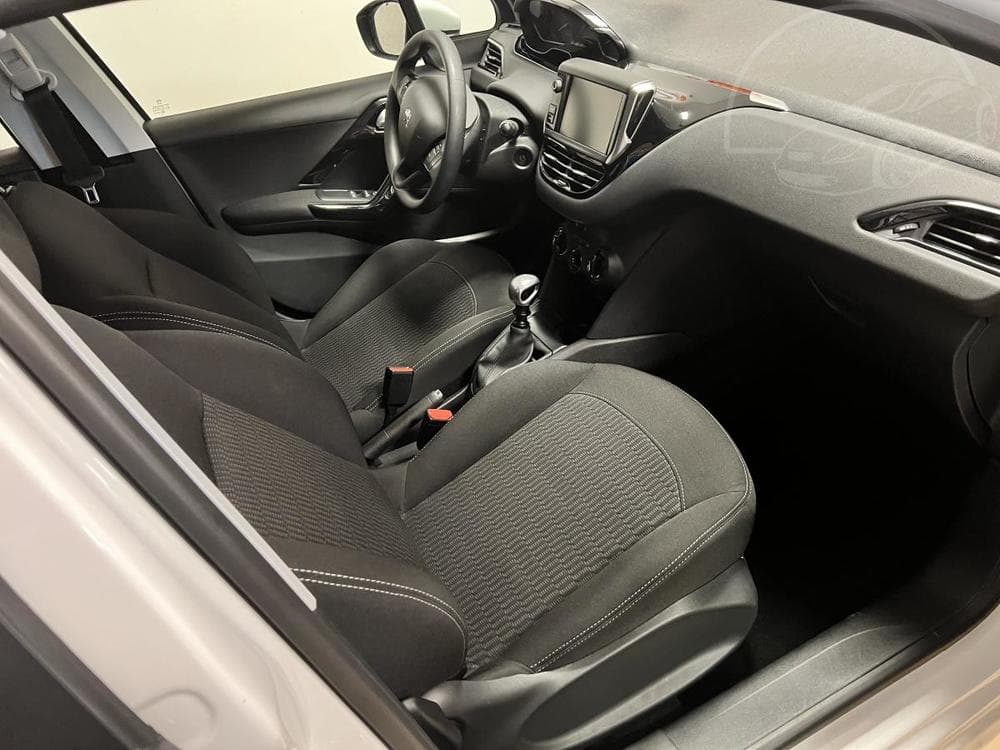 2019 Peugeot 208 - 18