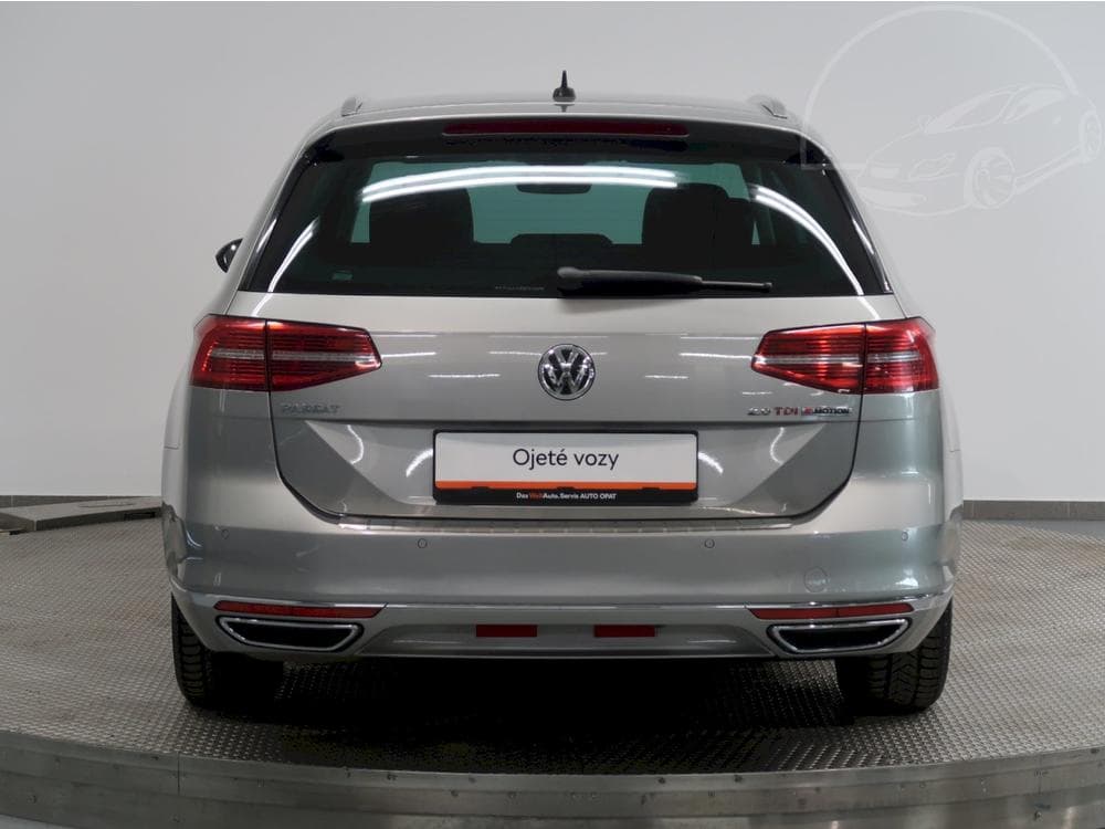 2016 Volkswagen Passat - 9