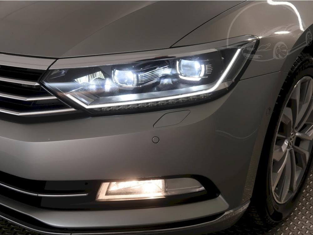 2016 Volkswagen Passat - 10