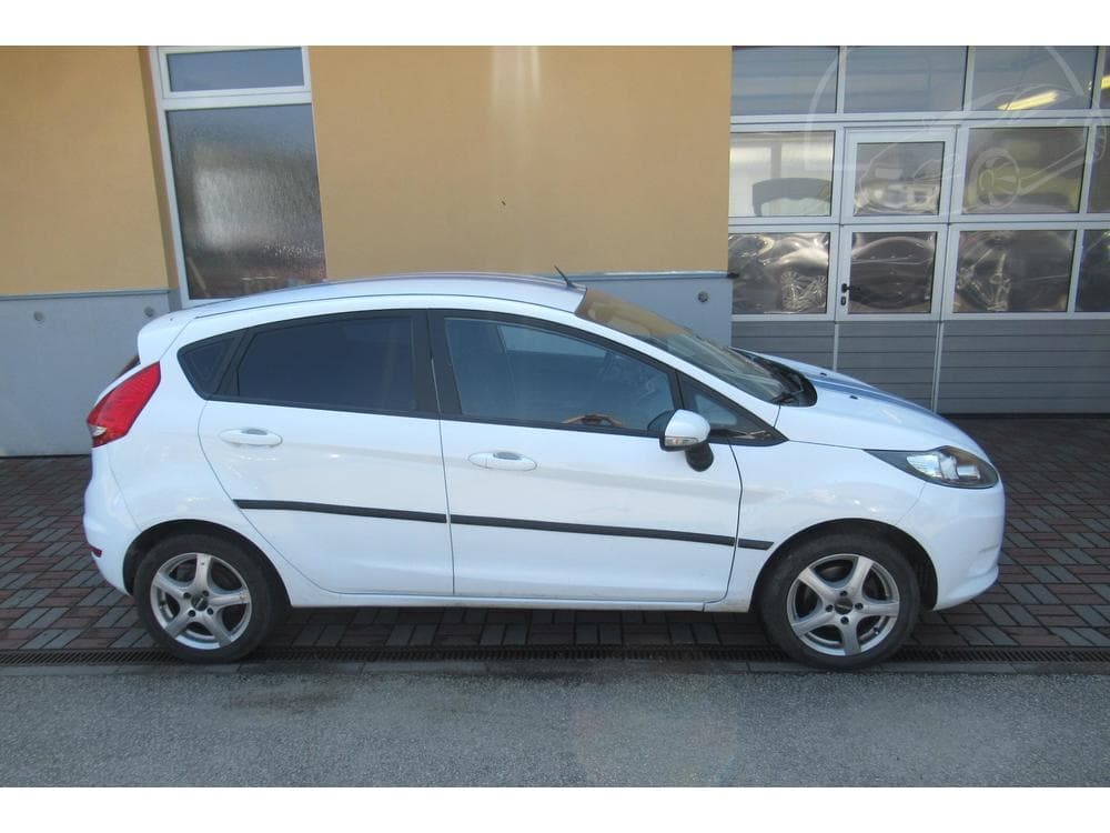 2011 Ford FIESTA - 3