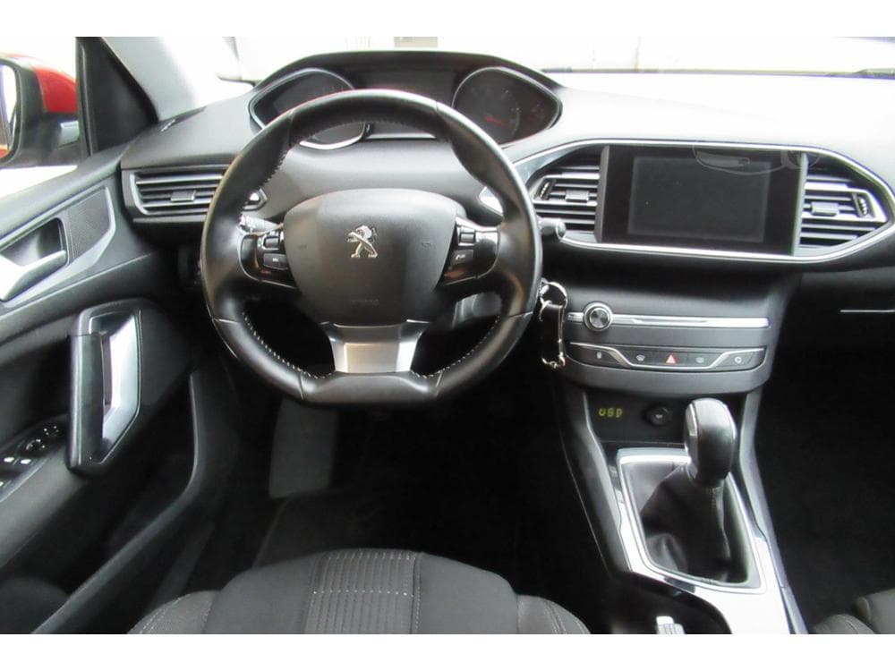 2015 Peugeot 308 - 10