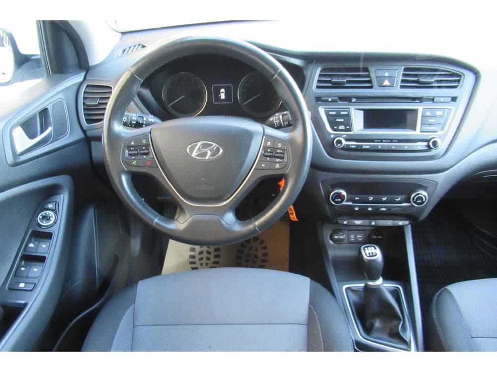 2015 Hyundai i20 - 10