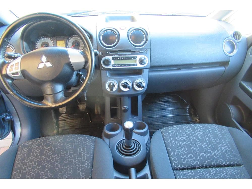 2011 Mitsubishi COLT - 10