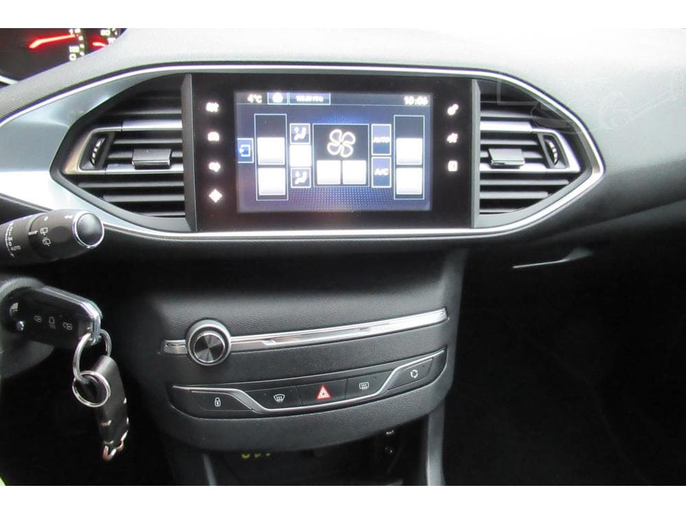 2015 Peugeot 308 - 11