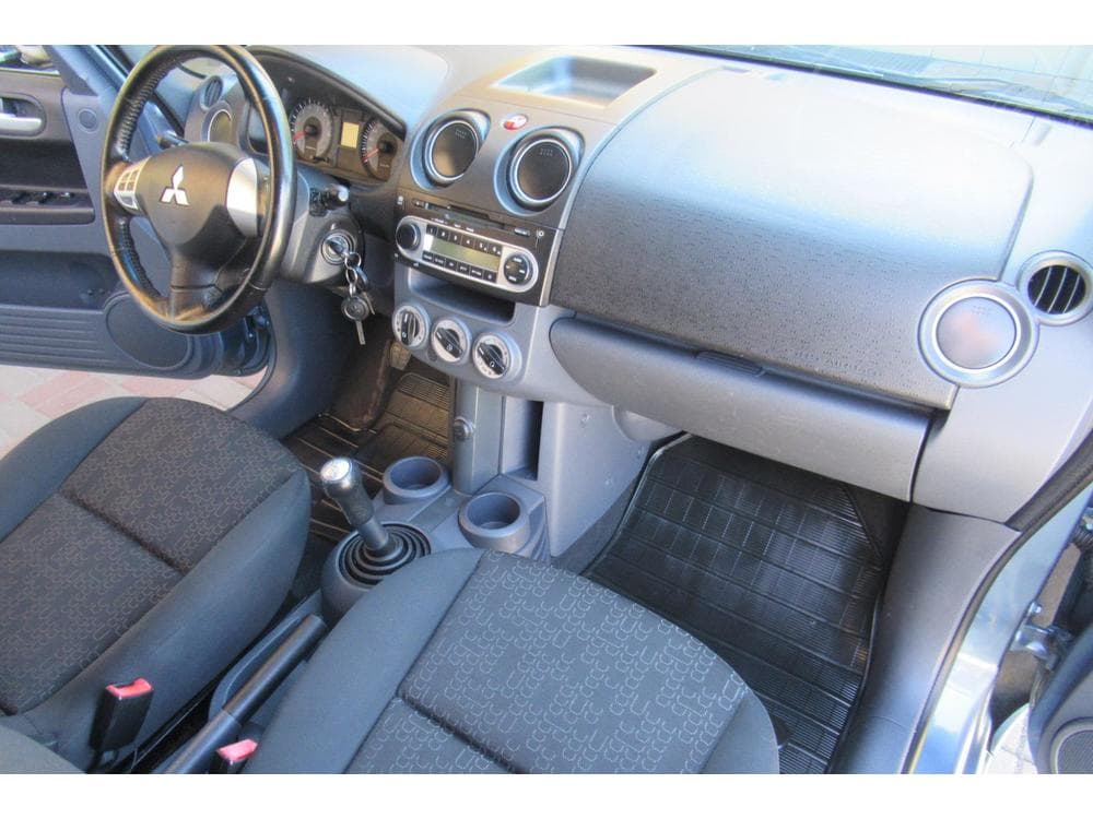 2011 Mitsubishi COLT - 11