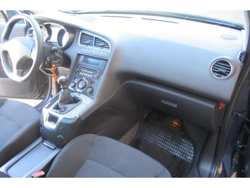 2012 Peugeot 5008 - 11