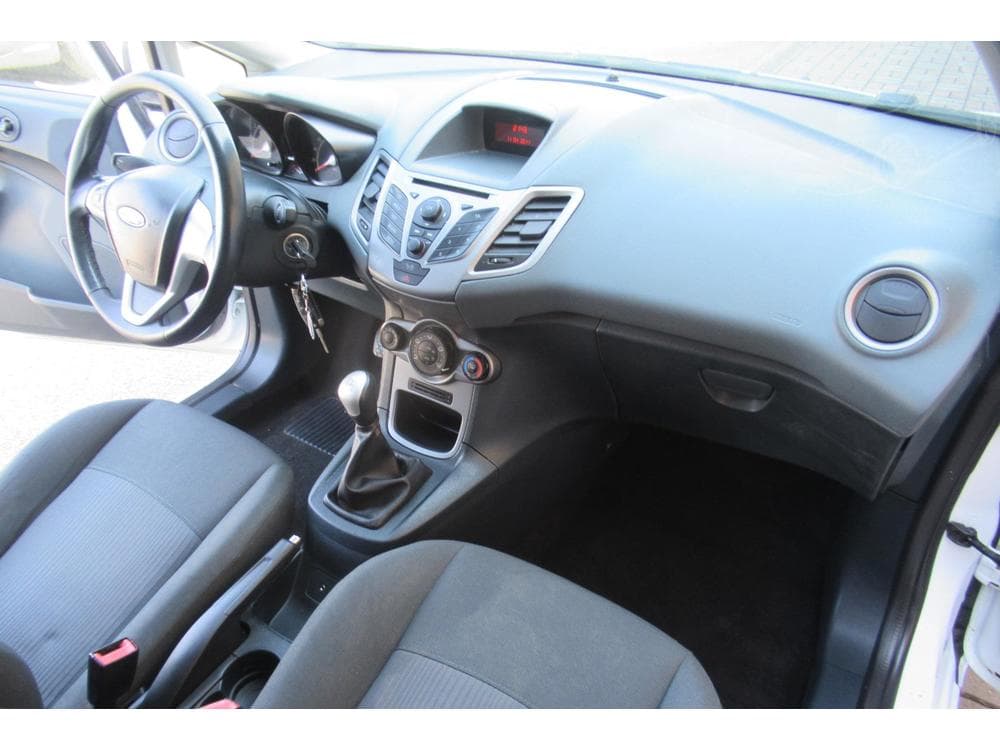 2011 Ford FIESTA - 11