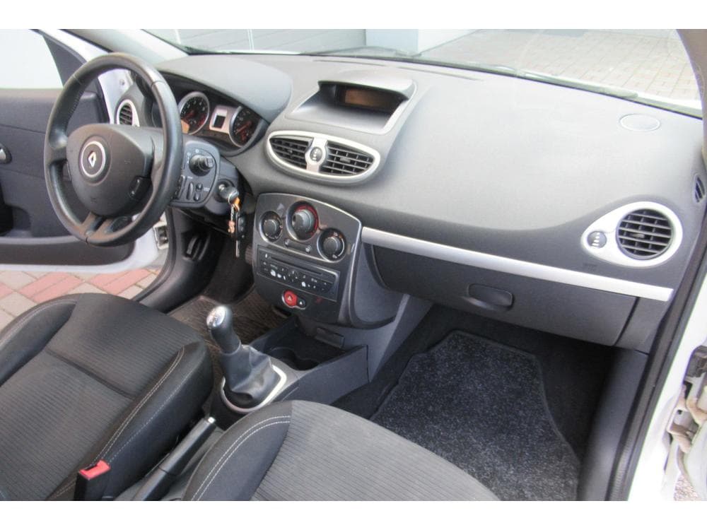 2012 Renault CLIO - 11