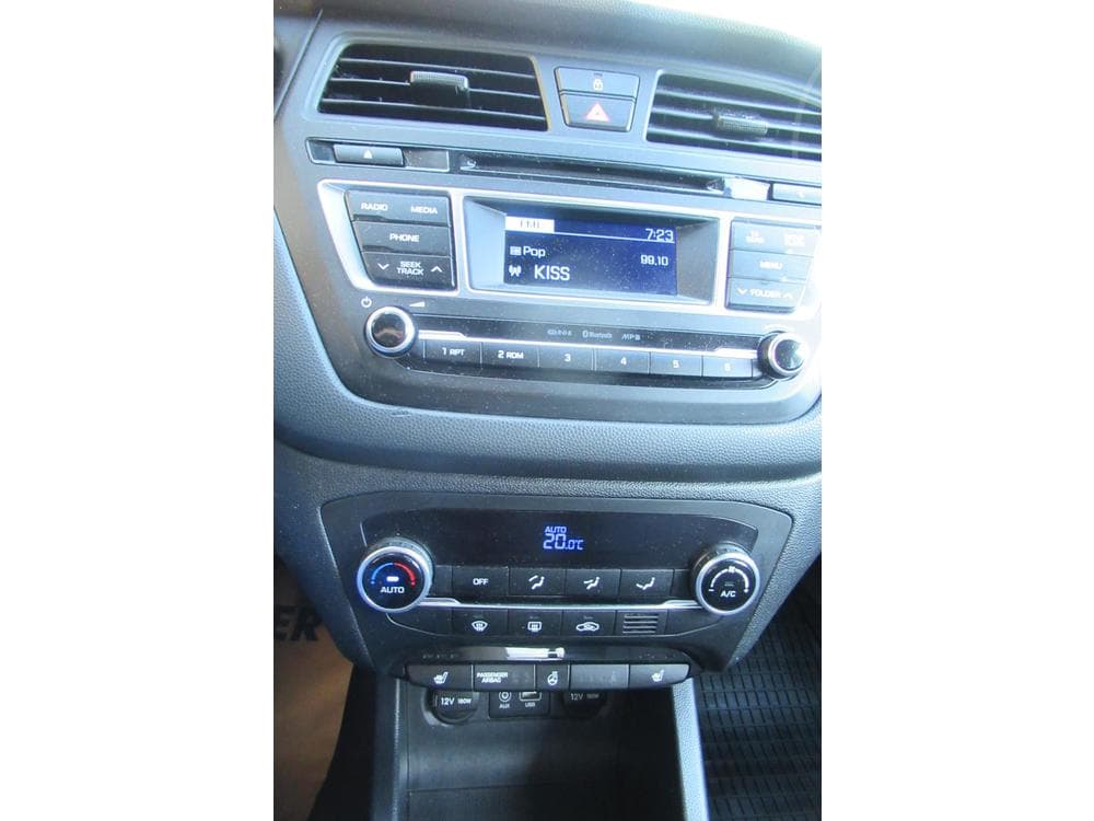 2015 Hyundai i20 - 12