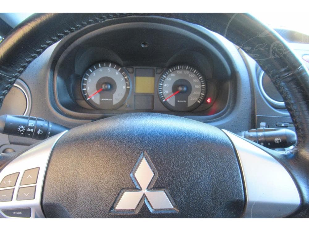 2011 Mitsubishi COLT - 12
