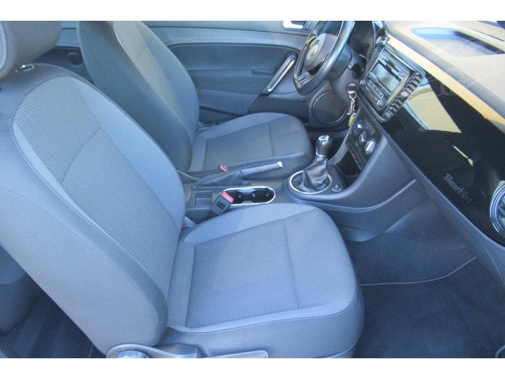 2015 Volkswagen BEETLE - 12