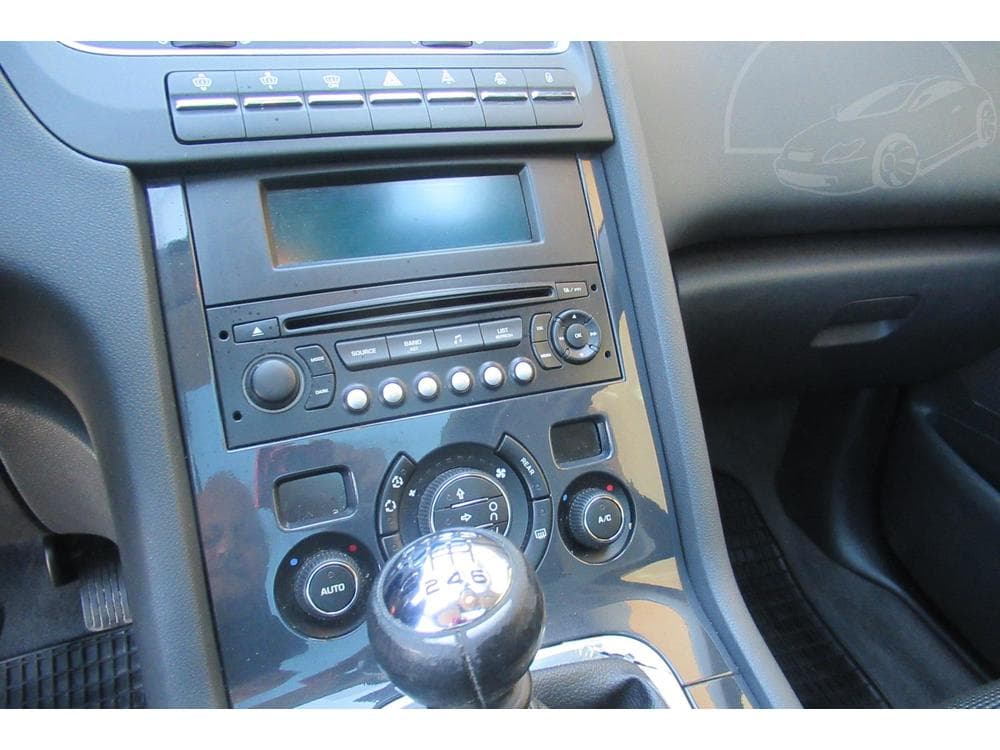 2012 Peugeot 5008 - 13