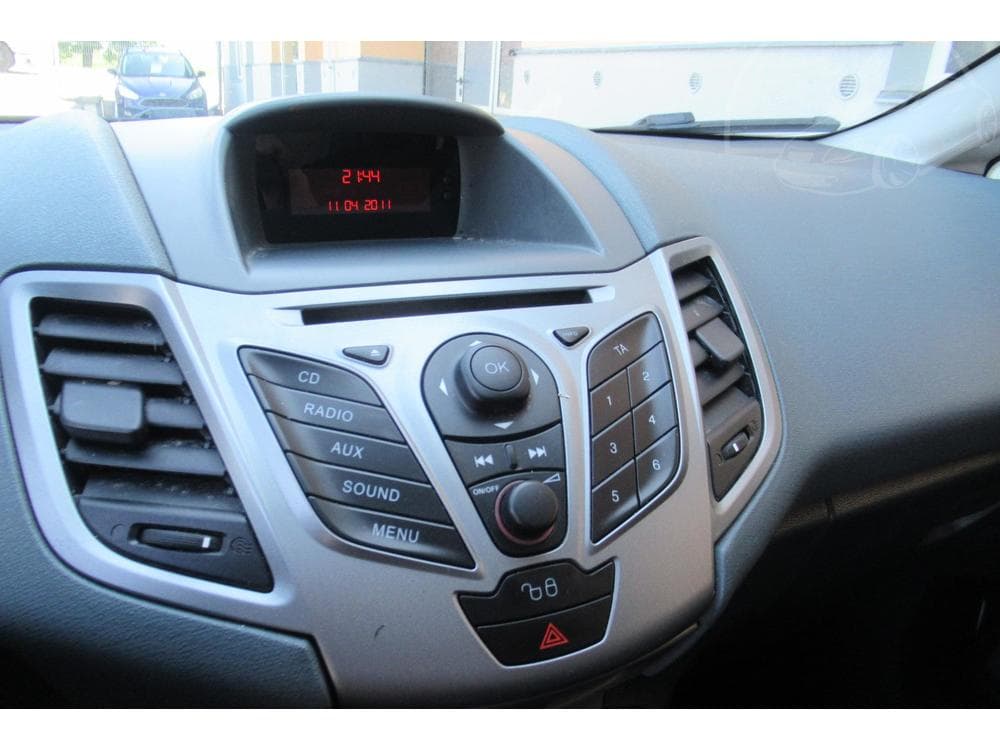 2011 Ford FIESTA - 13