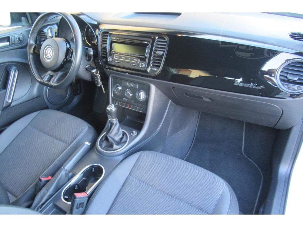 2015 Volkswagen BEETLE - 13