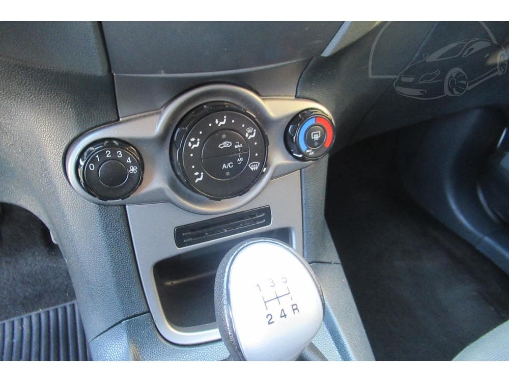 2011 Ford FIESTA - 14