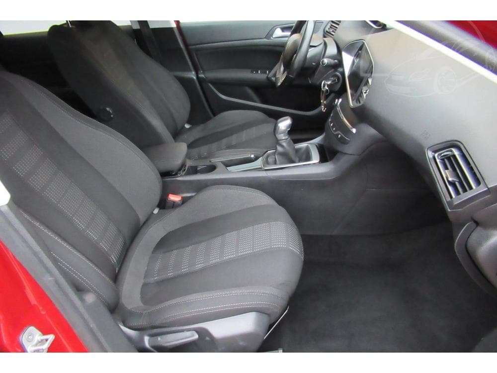 2015 Peugeot 308 - 15