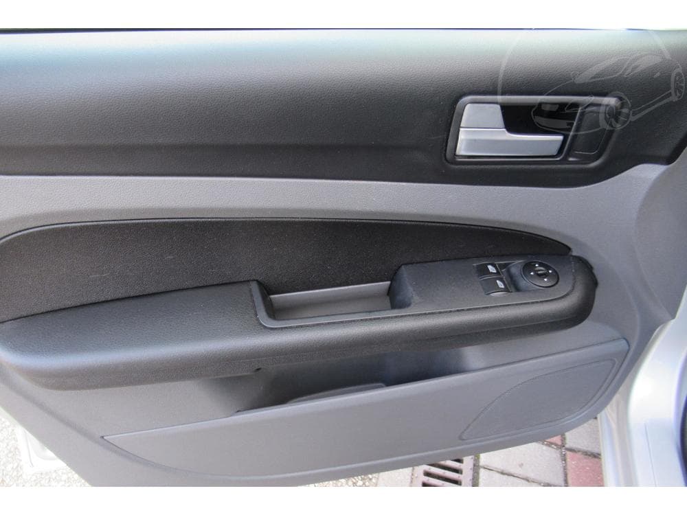 2009 Ford FOCUS - 15