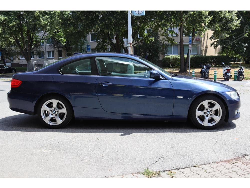 2010 BMW 3-SERIES - 9