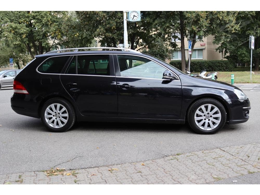 2009 Volkswagen Golf - 25