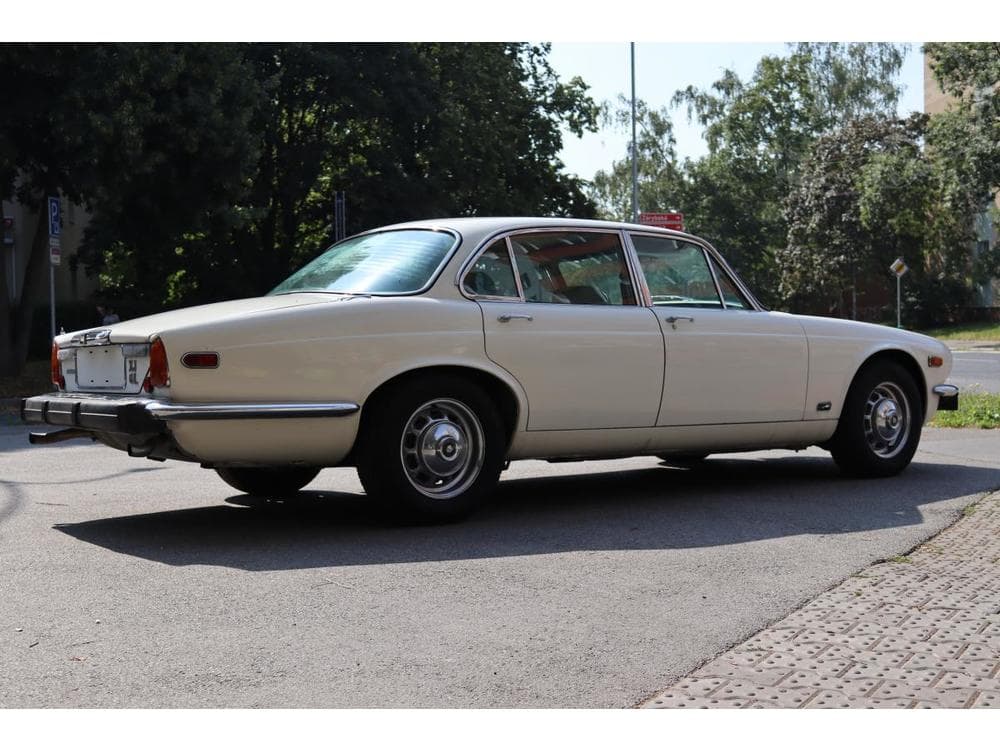 1975 Jaguar XJ - 9