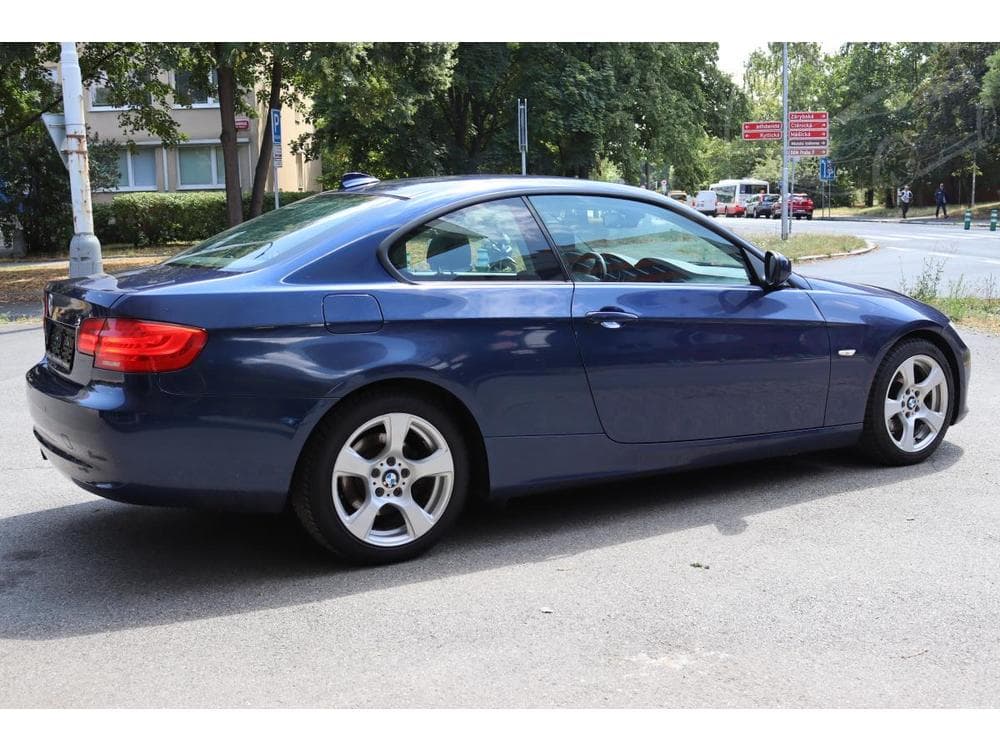 2010 BMW 3-SERIES - 10