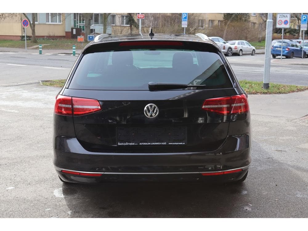 2015 Volkswagen PASSAT - 11