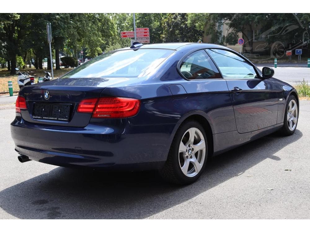 2010 BMW 3-SERIES - 11