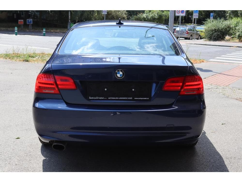 2010 BMW 3-SERIES - 12