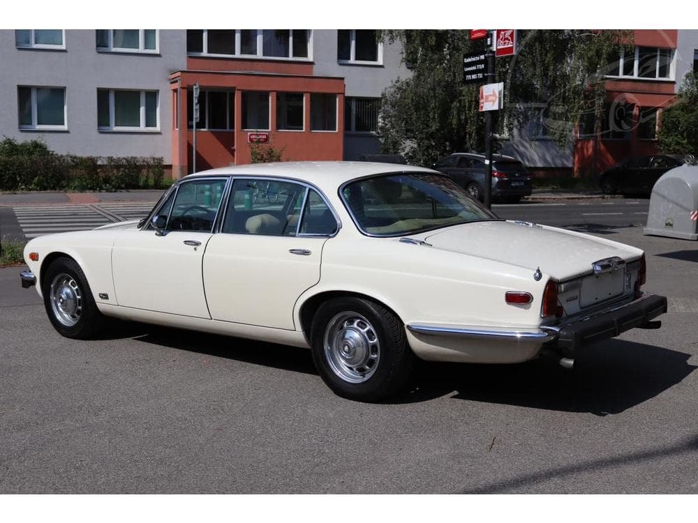 1975 Jaguar XJ - 13