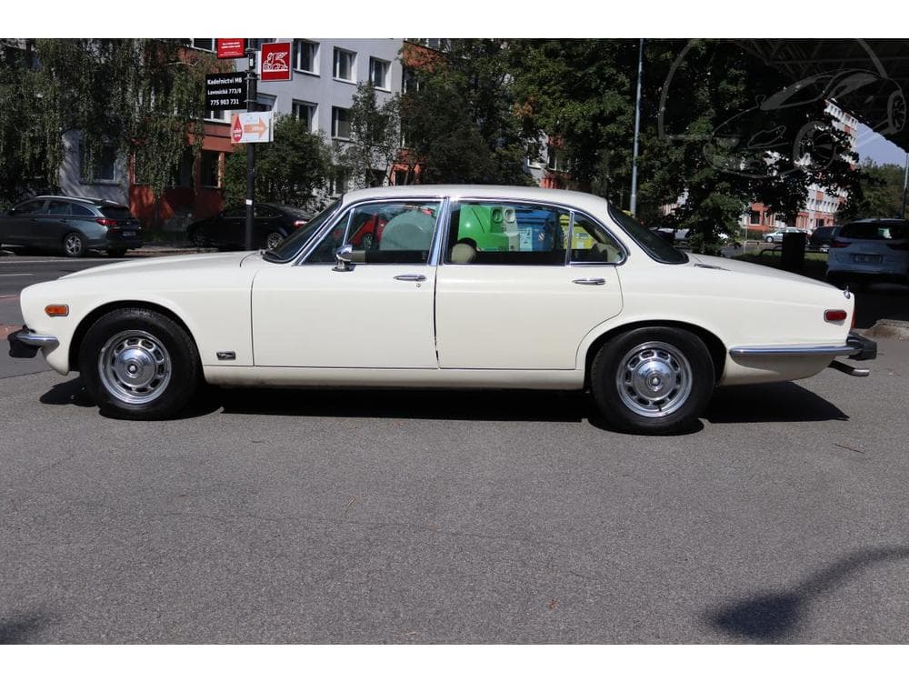1975 Jaguar XJ - 14