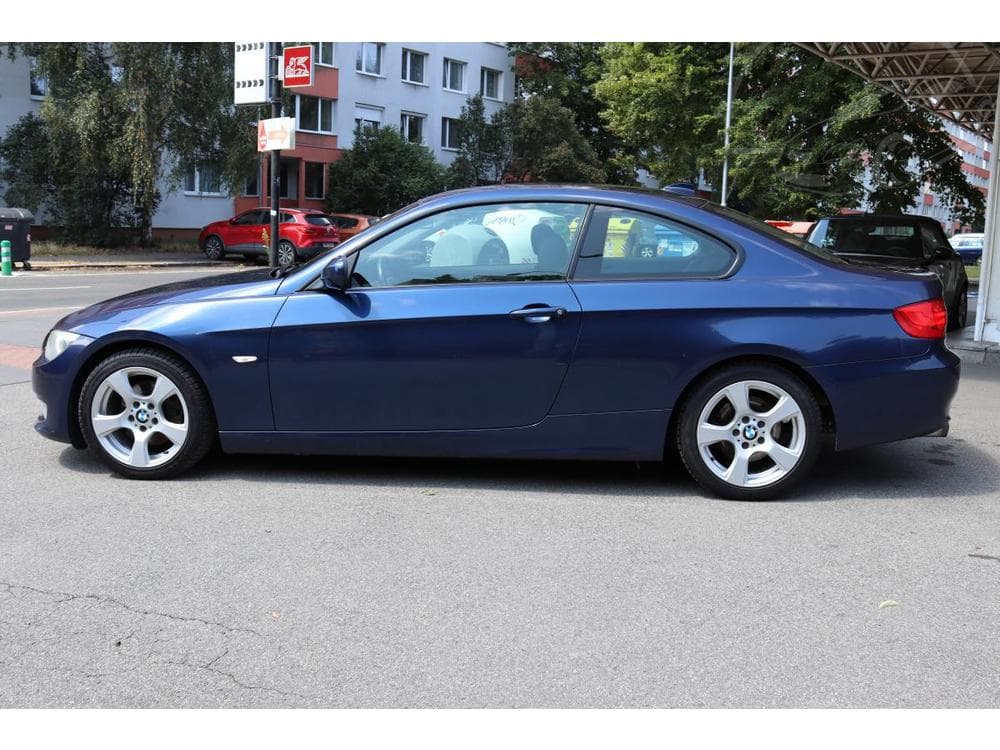 2010 BMW 3-SERIES - 15
