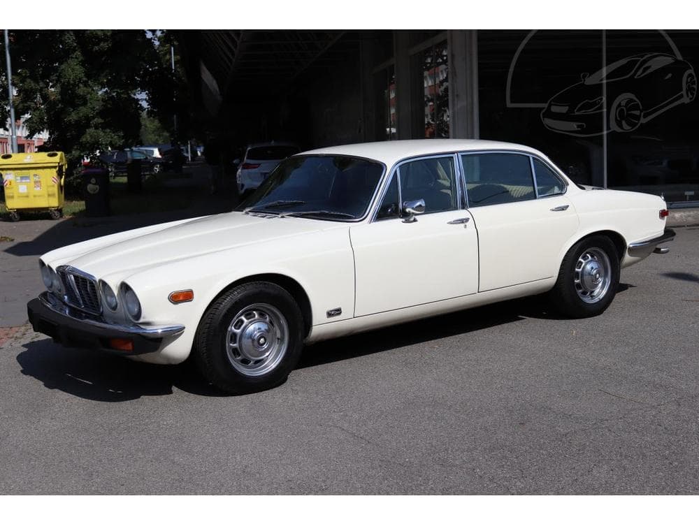 1975 Jaguar XJ - 15