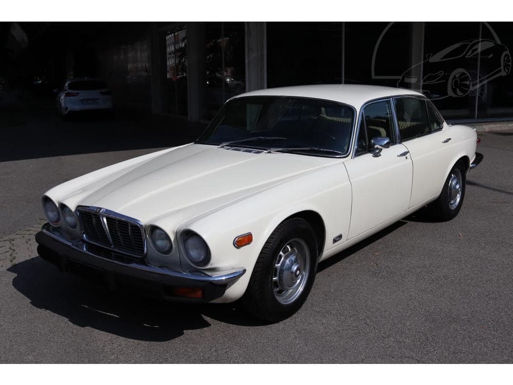 1975 Jaguar XJ - 16