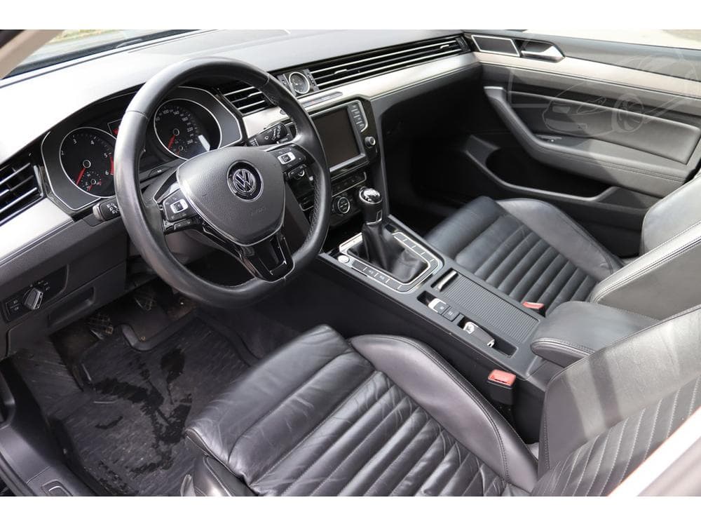 2015 Volkswagen PASSAT - 19