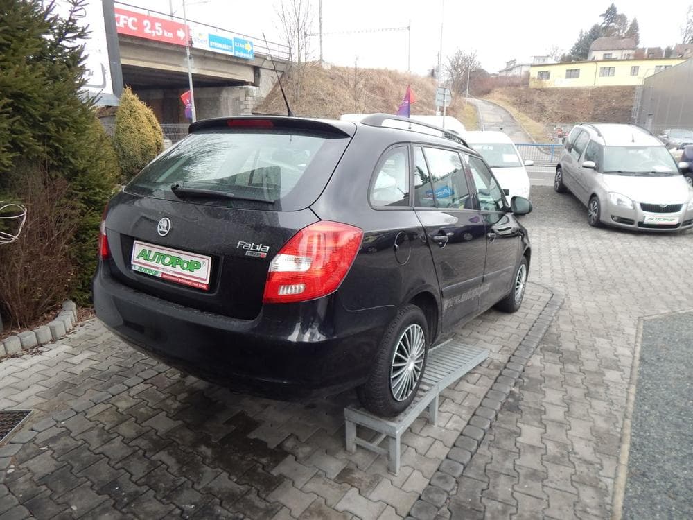 2010 Škoda FABIA - 4