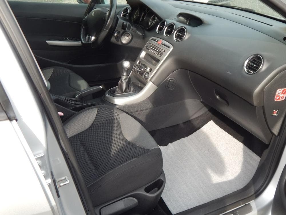 2010 Peugeot 308 - 11