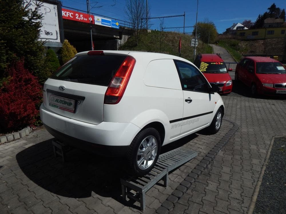 2004 Ford FIESTA - 4