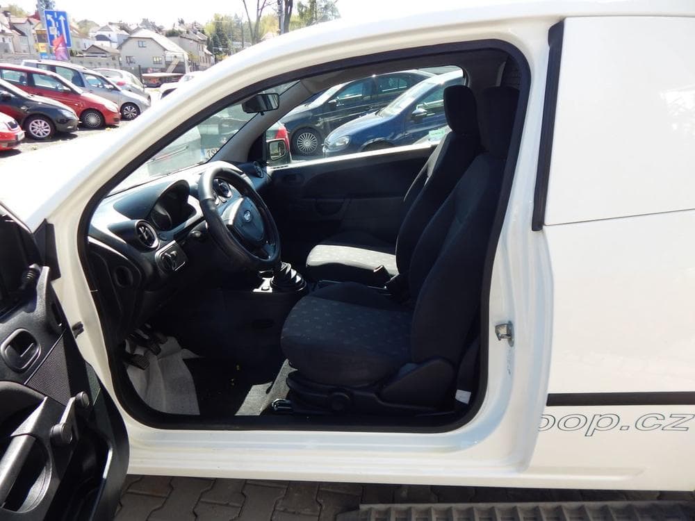 2004 Ford FIESTA - 5