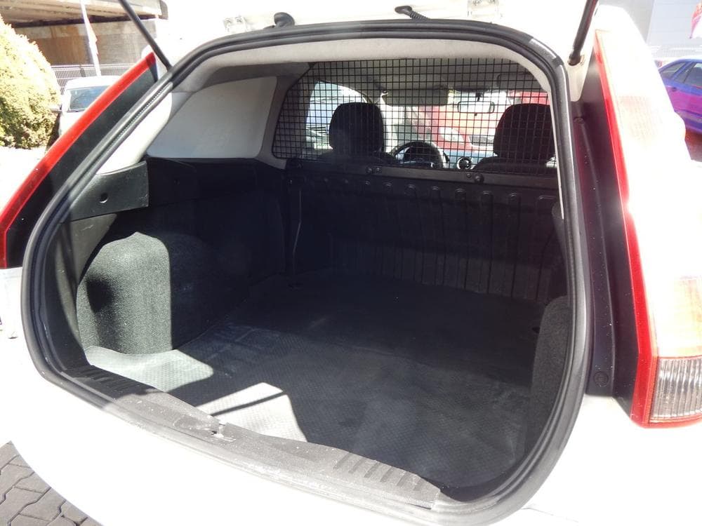 2004 Ford FIESTA - 8