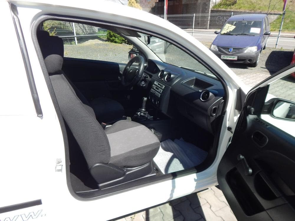 2004 Ford FIESTA - 9