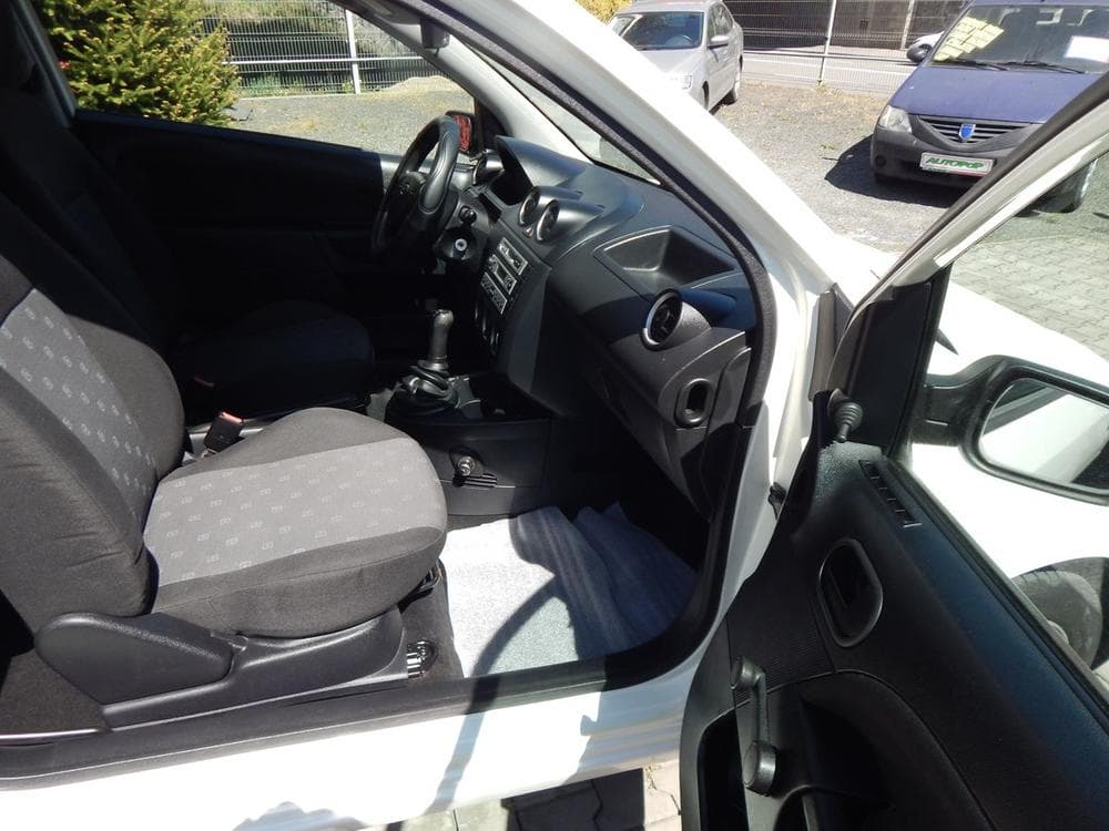 2004 Ford FIESTA - 10