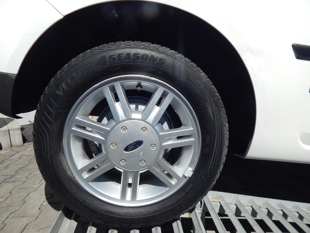 2004 Ford FIESTA - 11