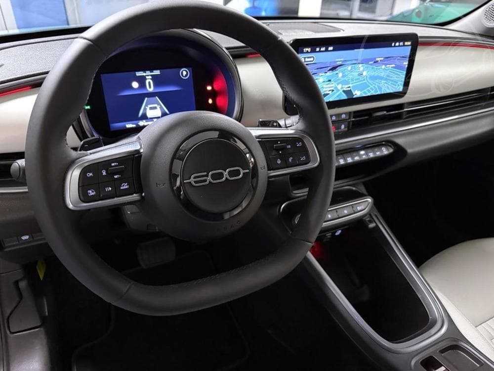 2025 Fiat 600 - 31