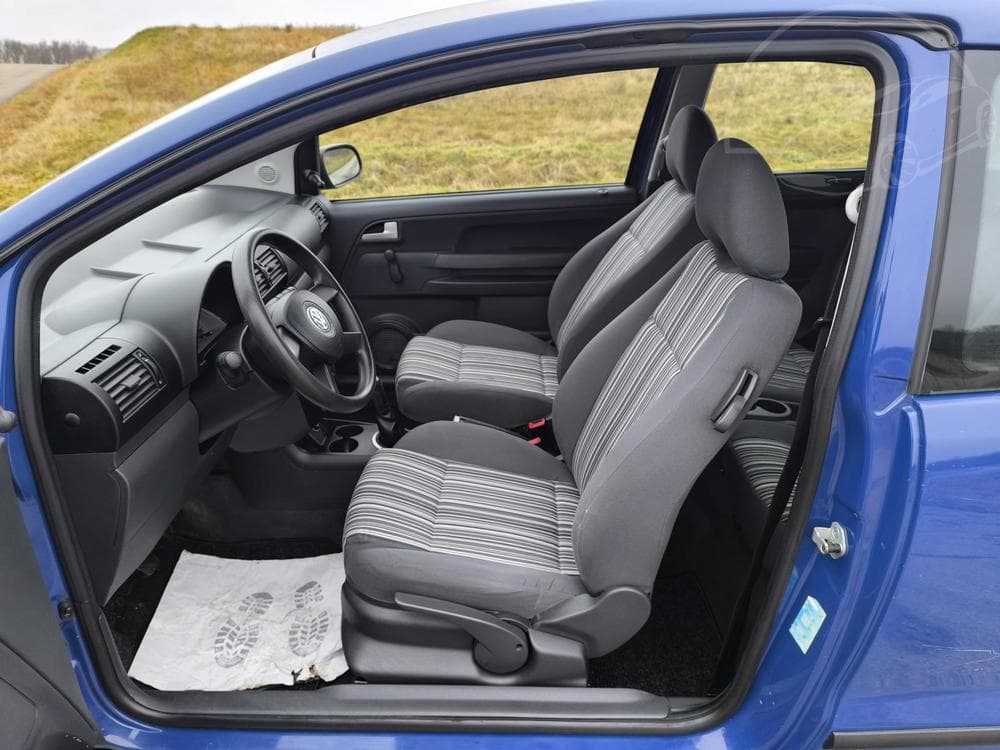 2006 Volkswagen FOX - 9