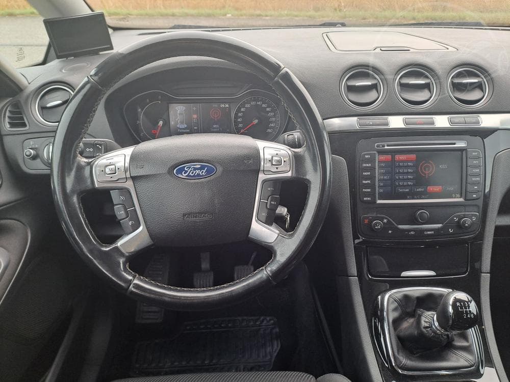 2012 Ford S-Max - 17