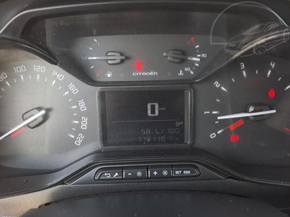 2018 Citroen C3 - 18