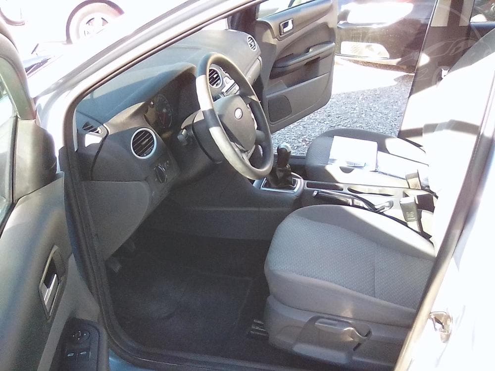 2005 Ford FOCUS - 15