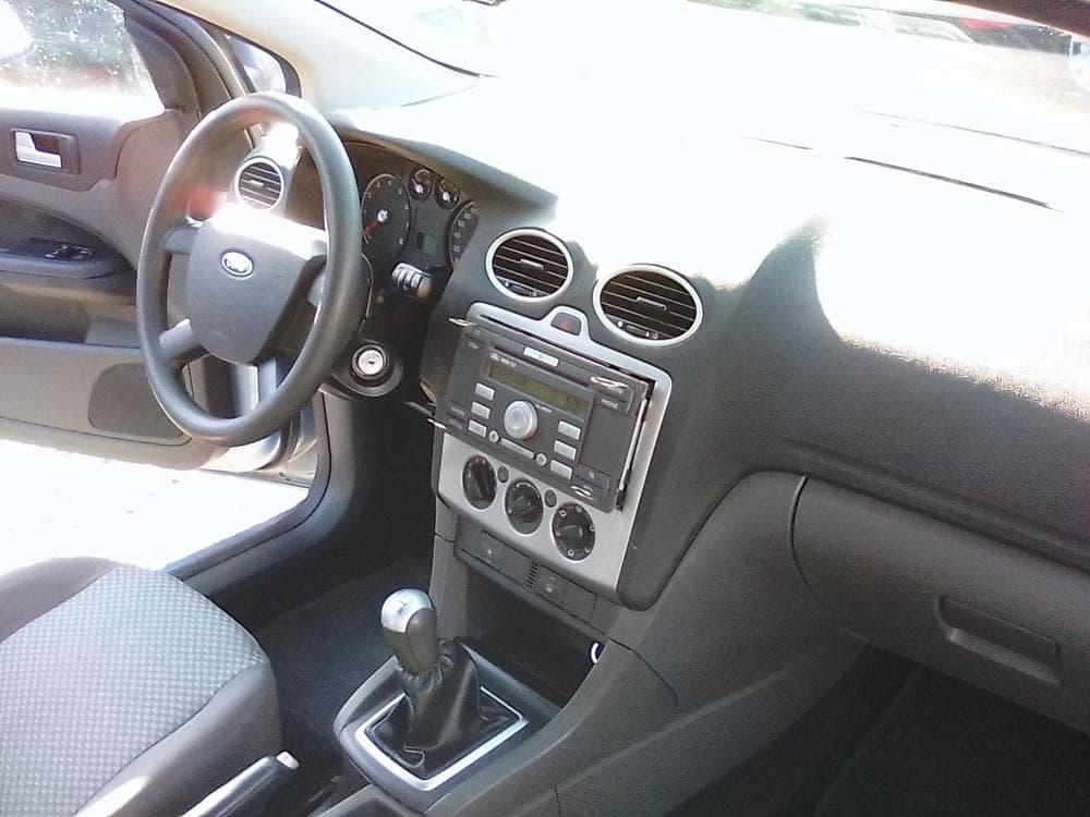 2005 Ford FOCUS - 17